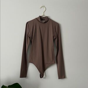 Aritzia Babaton Contour Long Sleeve Bodysuit
